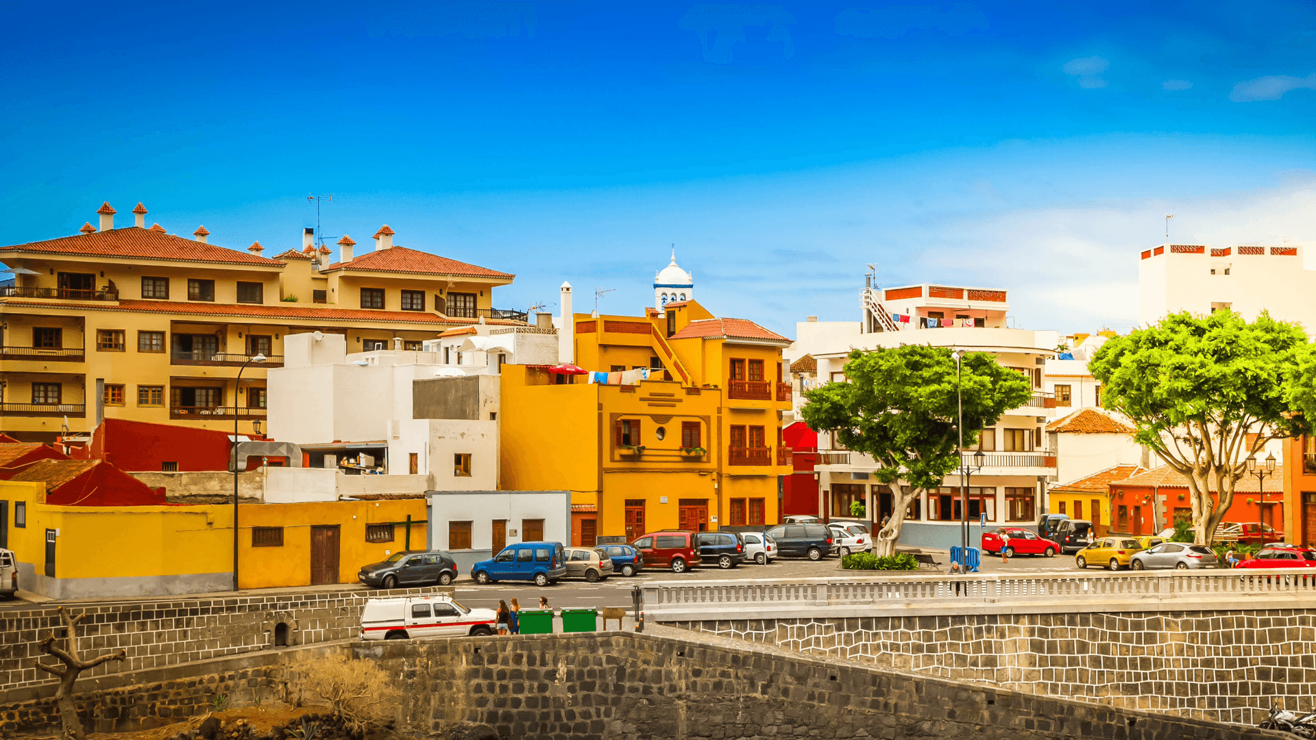 Jak czytać ogłoszenia i plany mieszkań na Teneryfie: metraż, tarasy, części wspólne